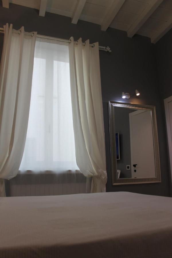 Jacuzzi Apartament By Parmacentro B&B Kültér fotó