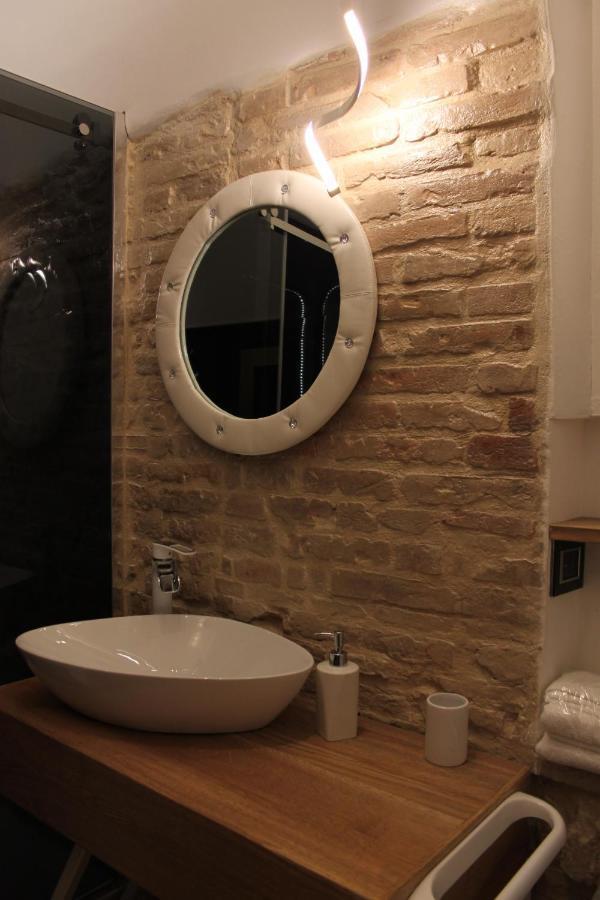 Jacuzzi Apartament By Parmacentro B&B Kültér fotó